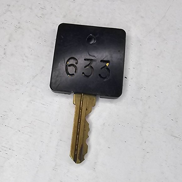 Vintage Hotel Key Fob Room 633 Lion Emblem - Picture 4 of 6